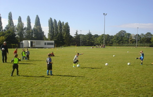 29 Sept : U6 avec Hervé : se familiariser avec le ballon en s'amusant !